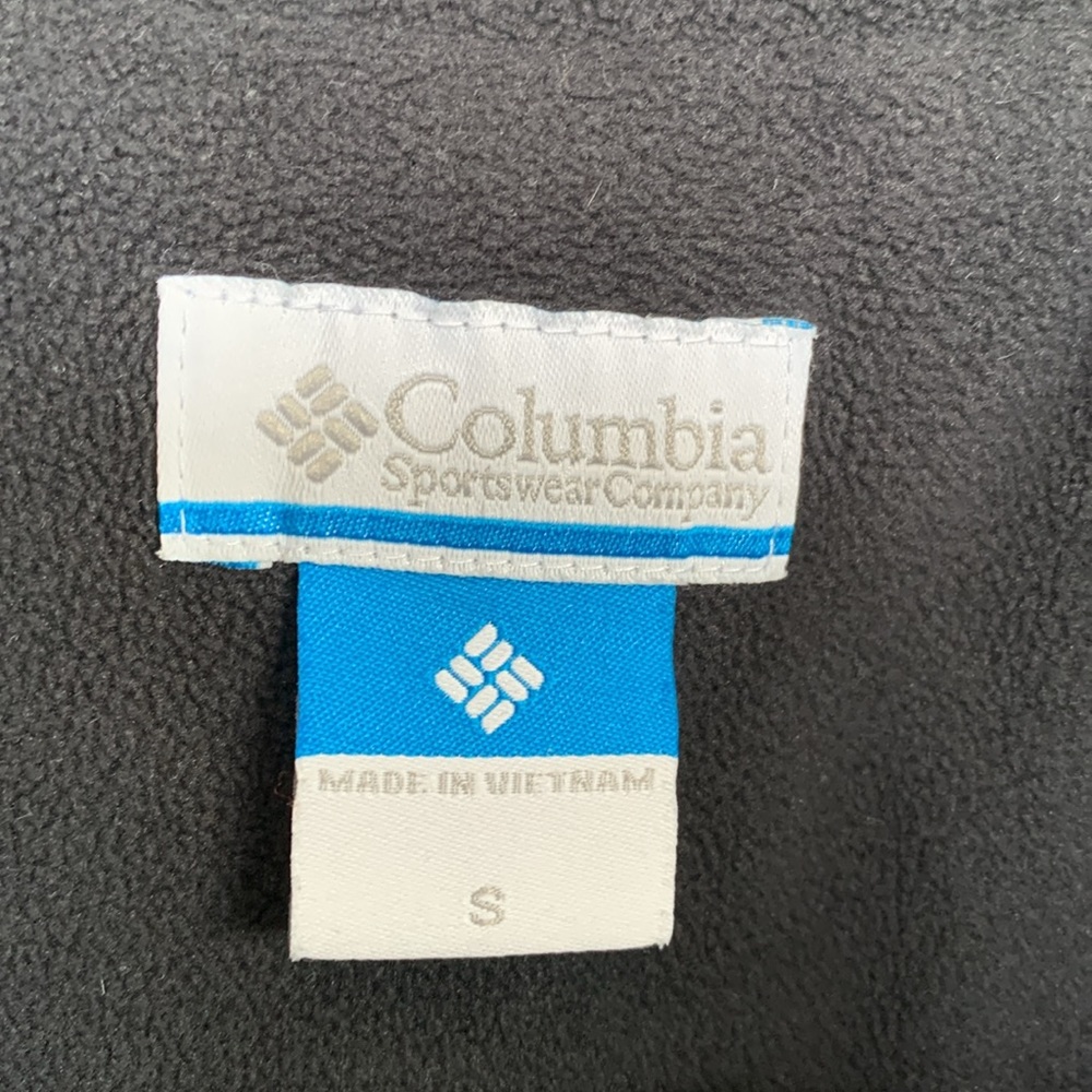 Size small black Colombia vest - Picture 2 of 3